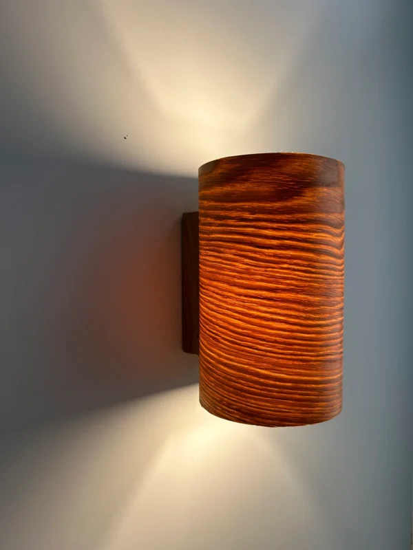 Aplique de pared fabricado en madera de roble y chapa de roble natural. Luz hermosa. lámpara original. luz asombrosa. hecho a mano - Image 3