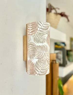 Solid Oak Wall Lamp – Handmade Sconce with Leaf Pattern Shade – Rustic & Nature-Inspired Lighting for Cozy and Stylish Home Decor