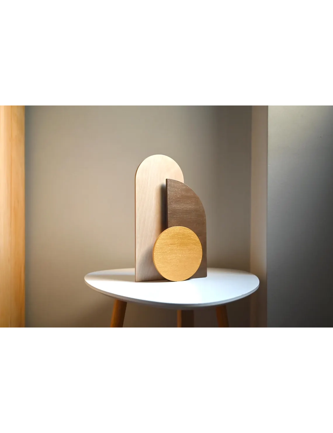 PR SR 65, Slim Wooden Vase in Brown & Gold – Mid-Century Entryway or Bedside Decor - Image 2