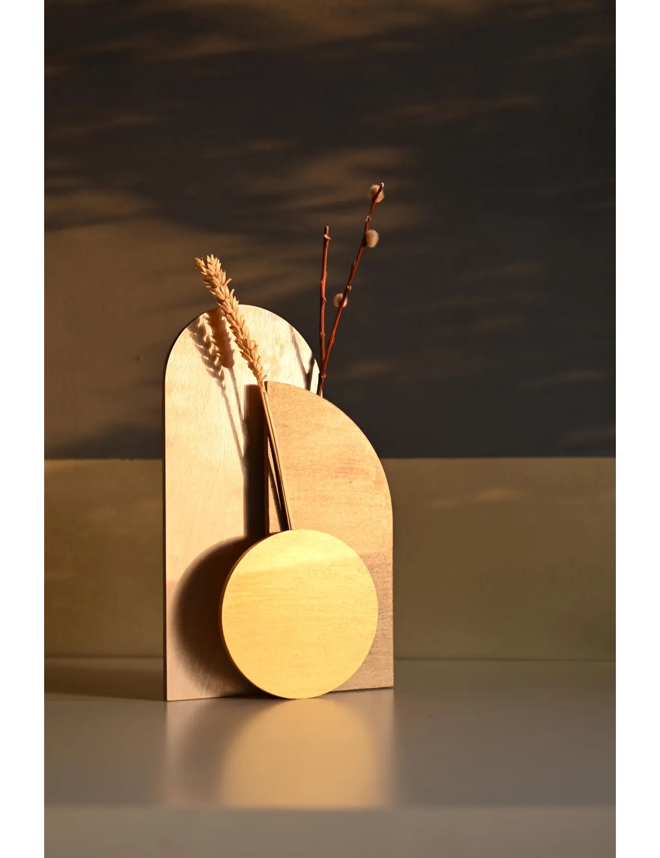 PR SR 65, Slim Wooden Vase in Brown & Gold – Mid-Century Entryway or Bedside Decor