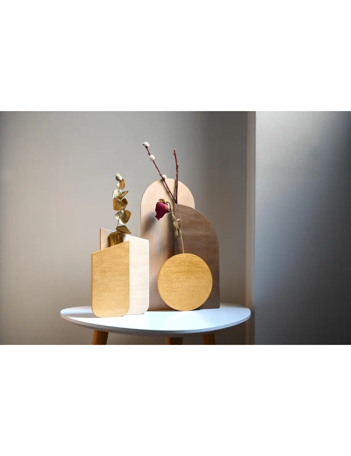 PR SR 65, Slim Wooden Vase in Brown & Gold – Mid-Century Entryway or Bedside Decor - Image 4