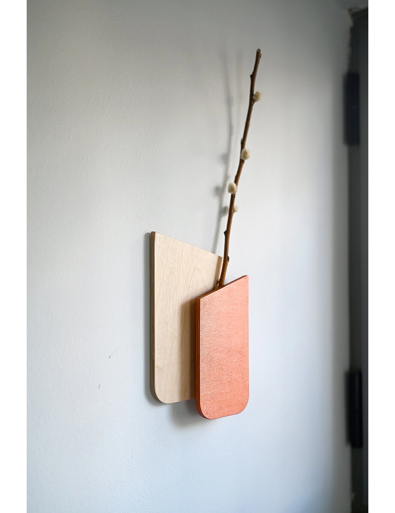 PR SR 69, Slim Copper Wood Wall Vase – Hanging Plant Holder for Dried Flowers - Image 5