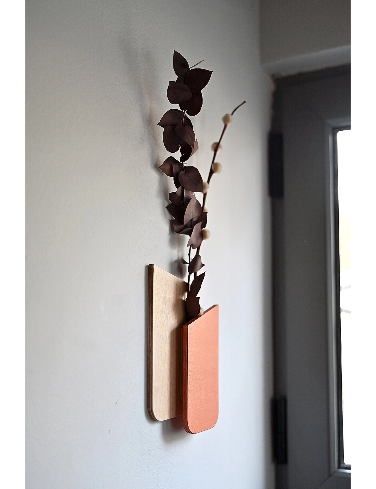 PR SR 69, Slim Copper Wood Wall Vase – Hanging Plant Holder for Dried Flowers - Image 3