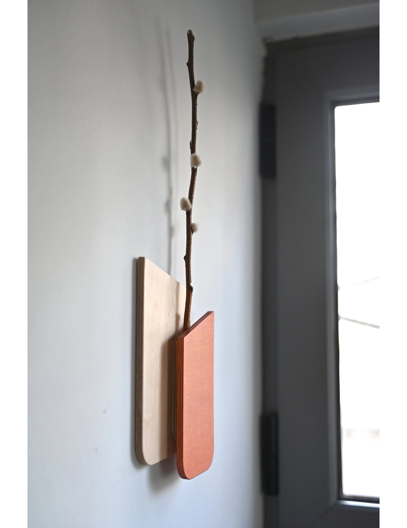 PR SR 69, Slim Copper Wood Wall Vase – Hanging Plant Holder for Dried Flowers - Image 4