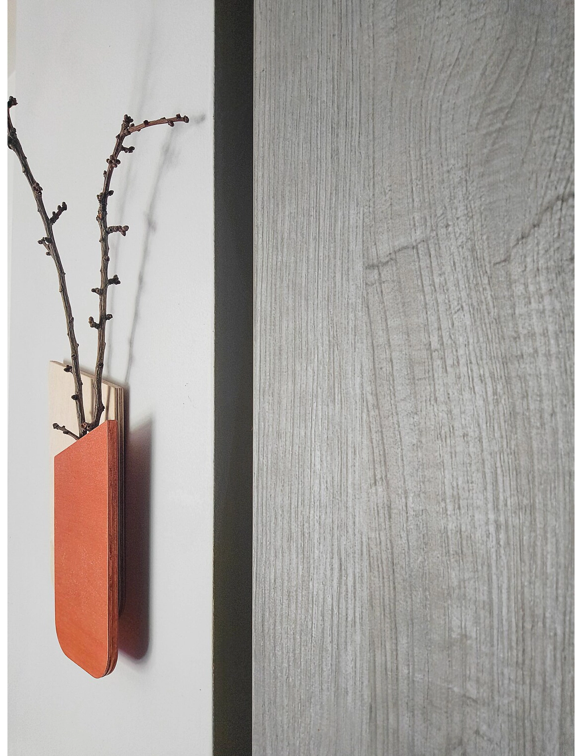 PR SR 69, Slim Copper Wood Wall Vase – Hanging Plant Holder for Dried Flowers - Image 6